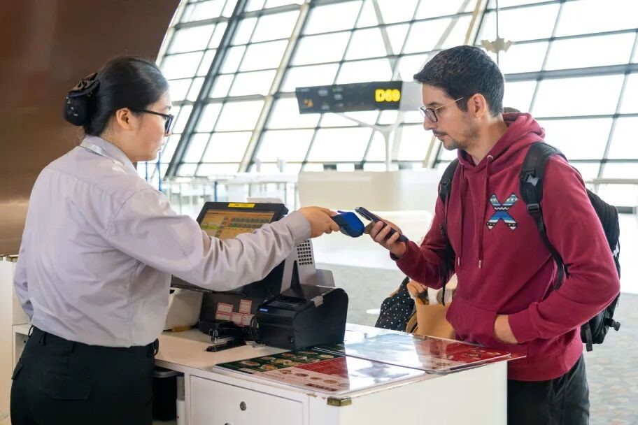 El aeropuerto de Pudong mejora sus servicios de pago y devolución de impuestos