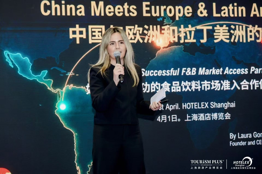 Laura González pronuncia un discurso en la HOTELEX Shanghai 2026..jpg