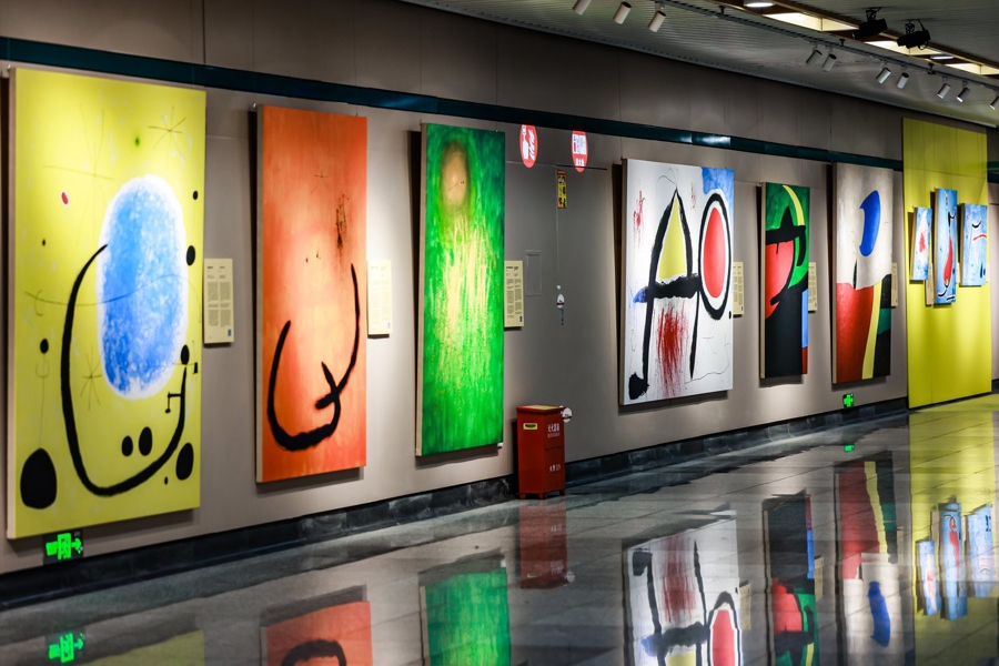 Exposición de réplicas de Joan Miró embellece estación de metro de Shanghai