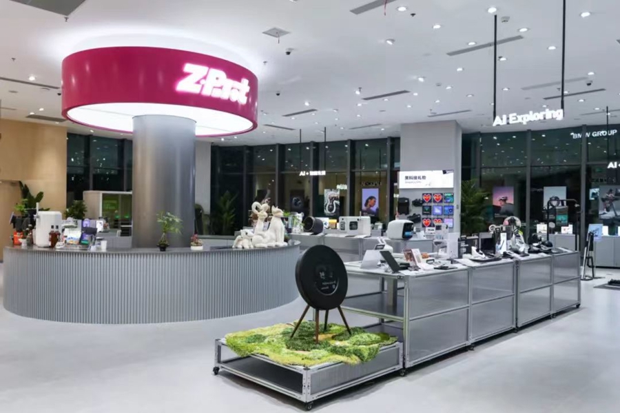 Productos de IA expuestos en la tienda Z·Pilot.jpg