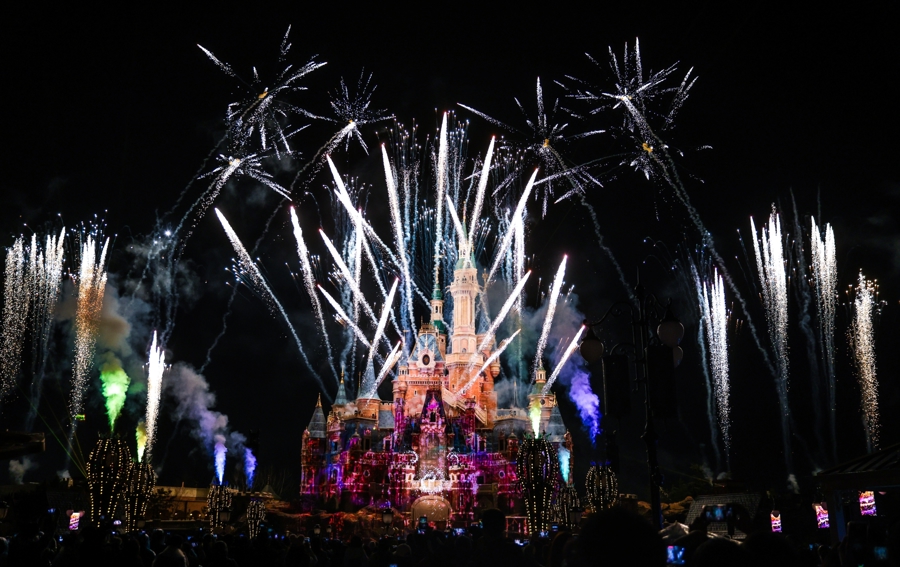 Espectáculo de fuegos artificiales en Shanghai Disney Resort..jpg