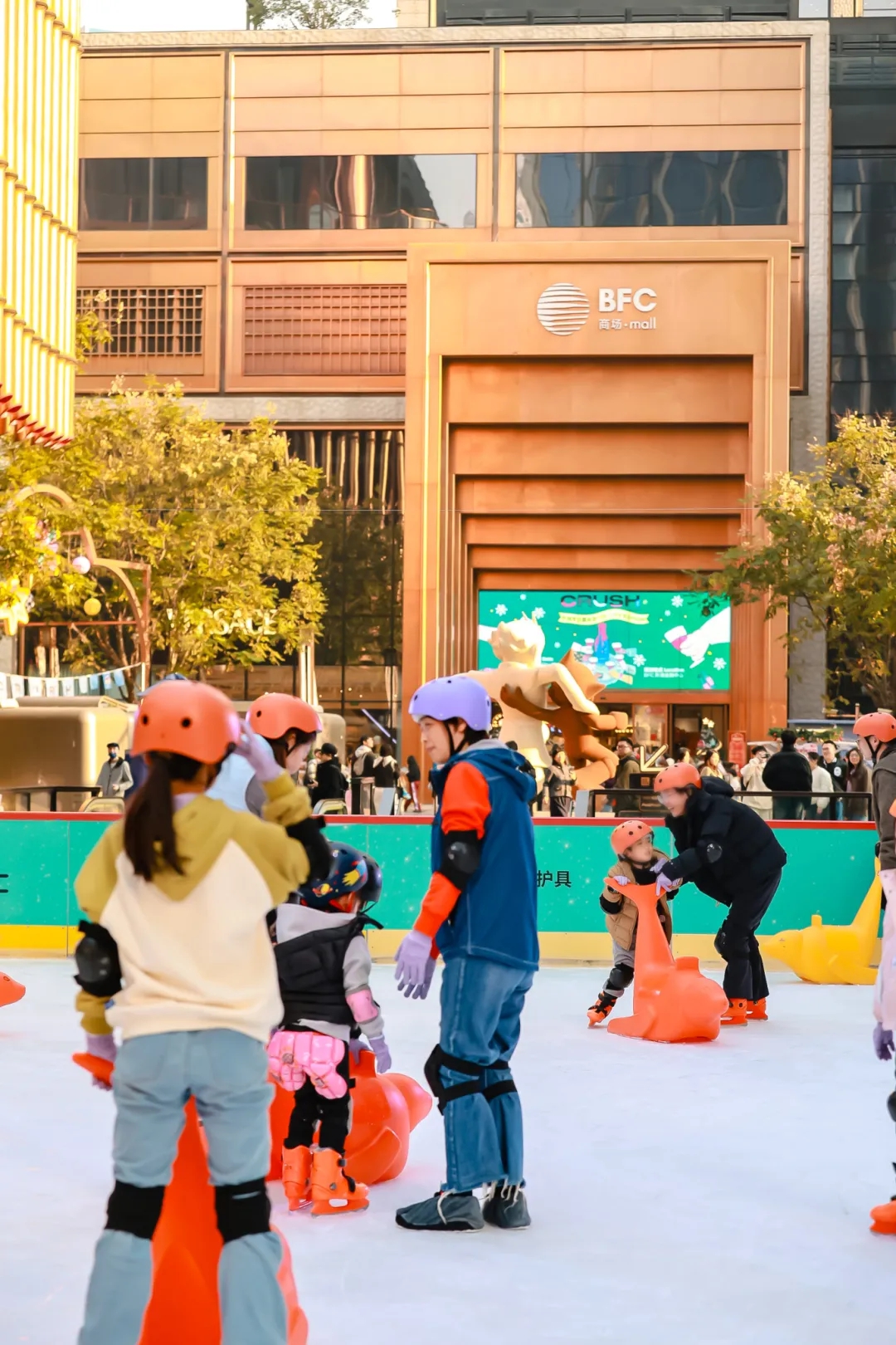 La pista de hielo del Centro Financiero del Bund_副本.jpg