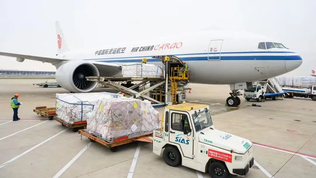 Se descarga un avión de Air China Cargo..png