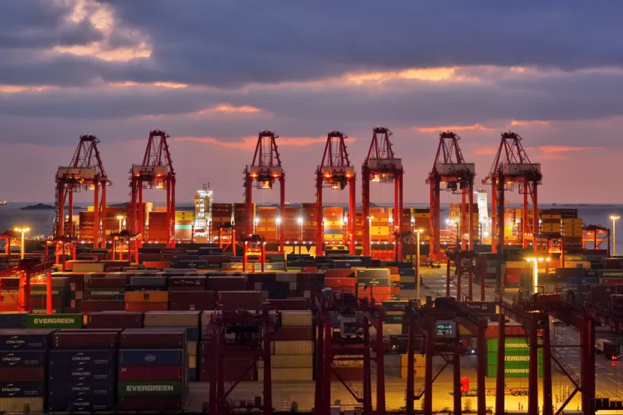 Shanghai consolida su posición como centro mundial de transporte