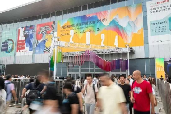 Gran feria de la industria textil se celebra en Shanghai