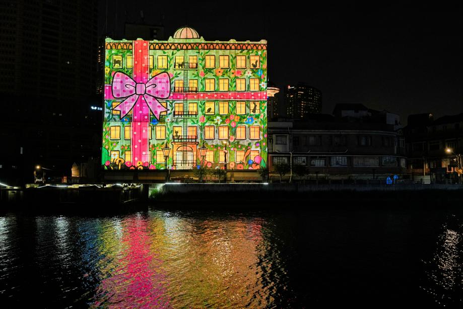 Durante el feriado del Primero de Mayo de este año se presentó un espectáculo de luces a lo largo de la ribera del río Suzhou.jpeg