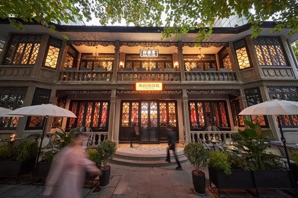 El restaurante de Shanghai se asocia con Balenciaga para presentar el 'Nanxiang Mantou Palace'