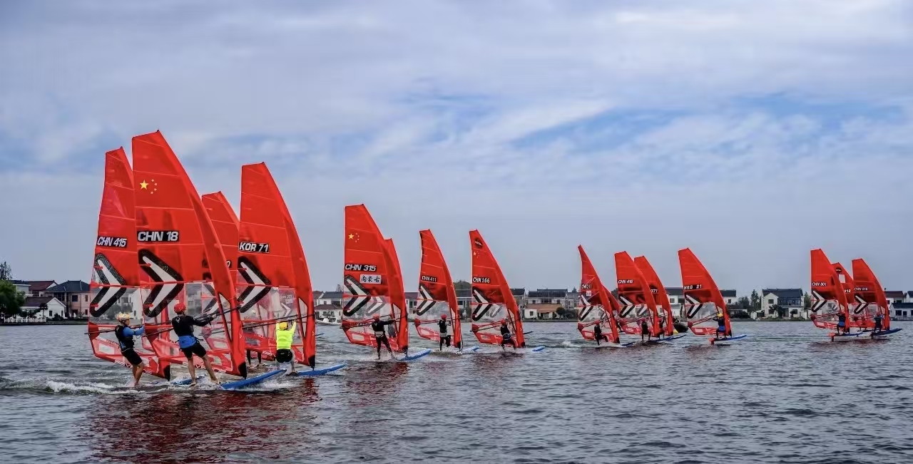 El Torneo Internacional Master de iQFOiL de China 2024 en Shanghai 2.jpg