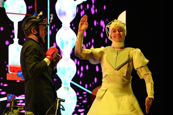 Éxito rotundo del Festival Internacional de Comedia de Shanghai con un récord de espectáculos