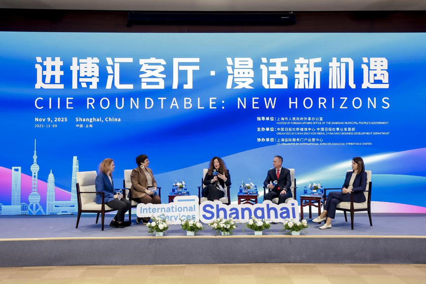 Jelena Grubor Stefanovic habla en un salón en Shanghai el 9 de noviembre..png