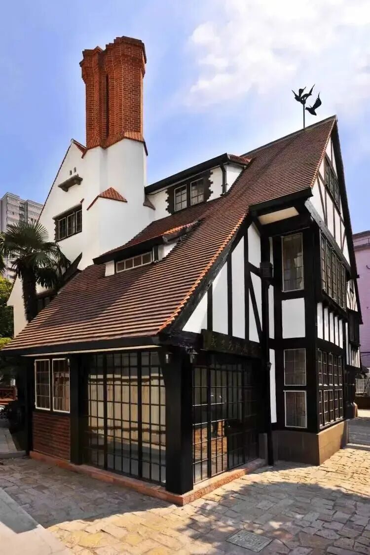 El exterior del Salón Conmemorativo de Hudec.jpg