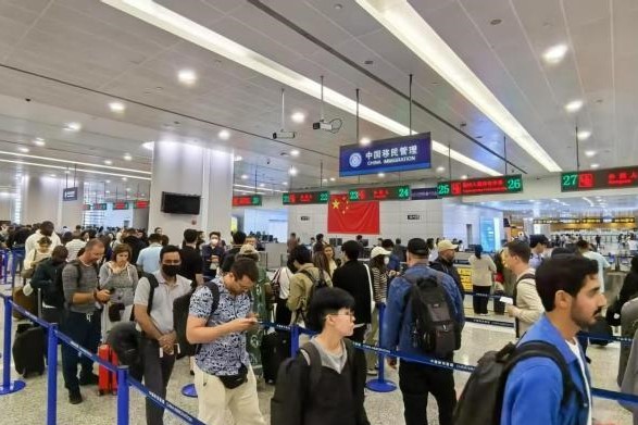 Aeropuerto de Pudong recibe a más de 1,3 millones de viajeros extranjeros exentos de visa en la primera mitad del año