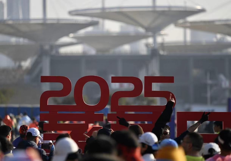 Carrera de bienvenida para el Año Nuevo 2025, en Shanghai.jpg