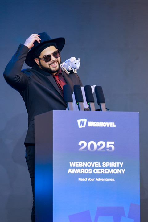 Dagzo pronuncia un discurso en la ceremonia de entrega de WebNovel Spirity Awards 2025.jpg