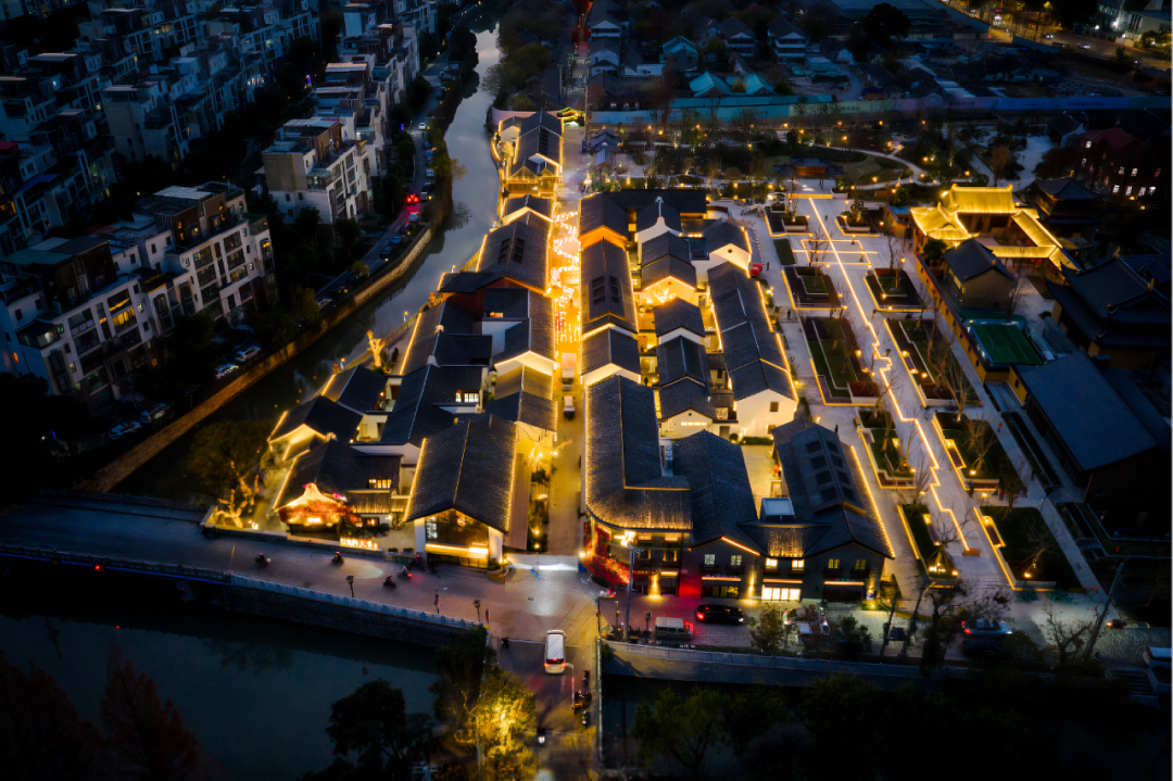 El bloque histórico y cultural Xidajie de Jiading se ilumina por la noche..png