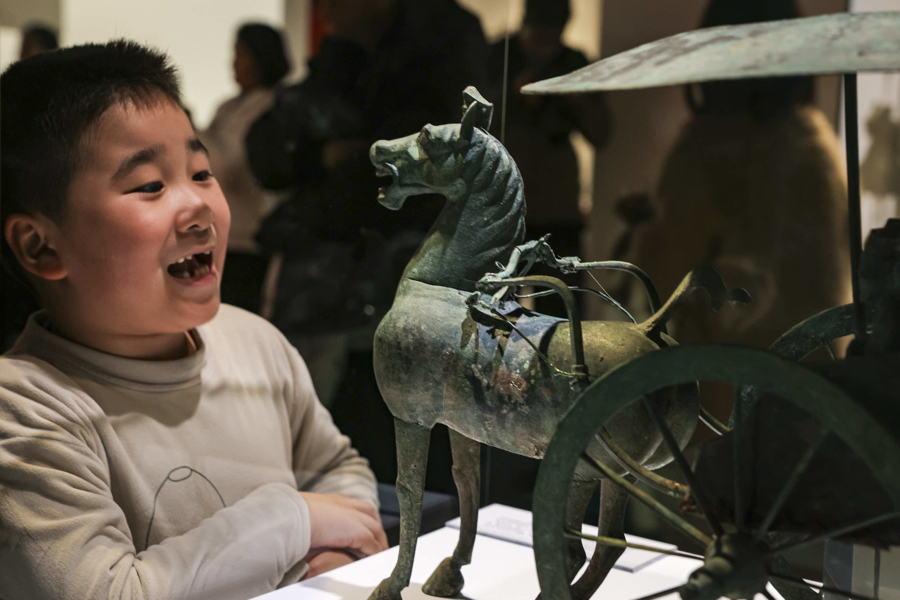 La exposición Galopando hacia la primavera-una celebración del Año del Caballo se exhibe en el Museo de Shanghai..jpg
