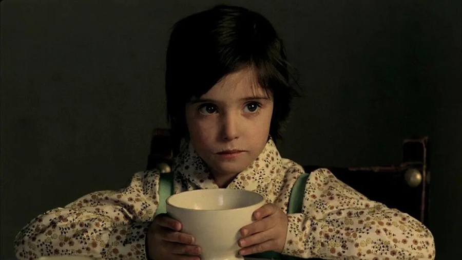 Escena de El espíritu de la colmena (1973) de Víctor Erice..jpg