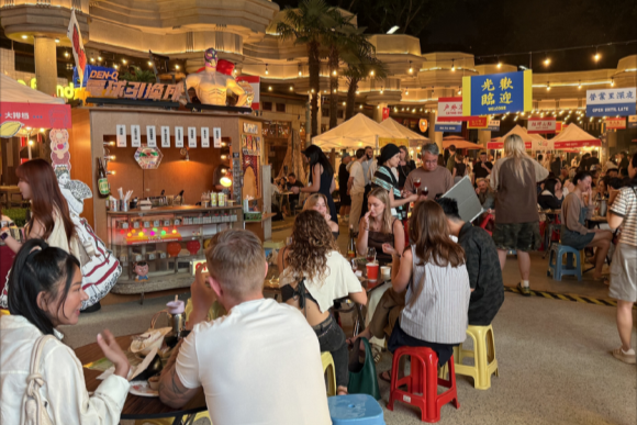 La noche de Shanghai se anima con mercados, cerveza artesanal y comida callejera