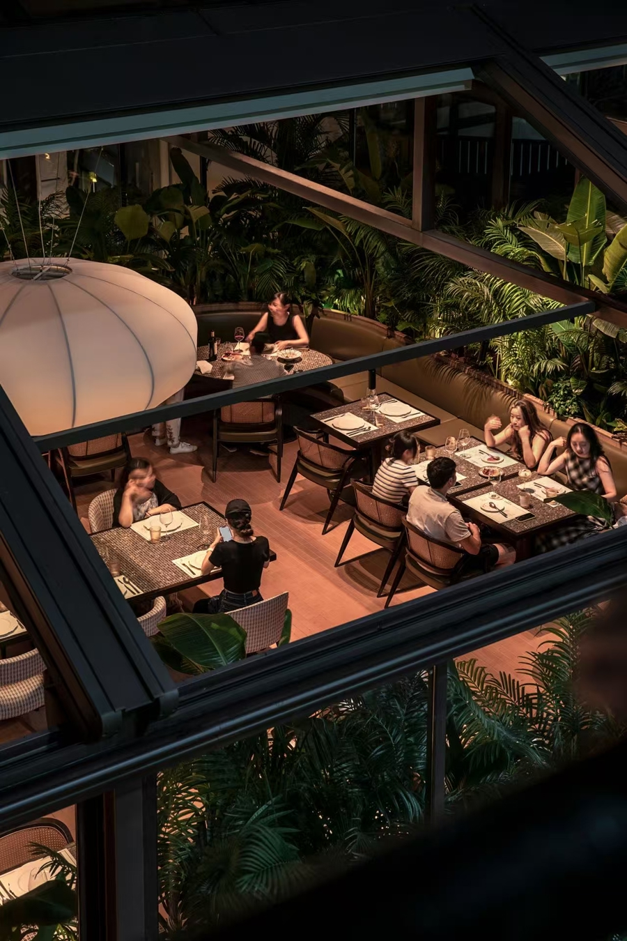 Clientes en la terraza del restaurante Terrakota.jpg