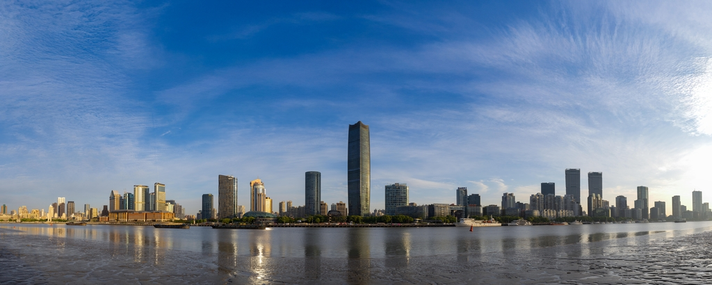 Amanecer en el North Bund de Shanghai.png