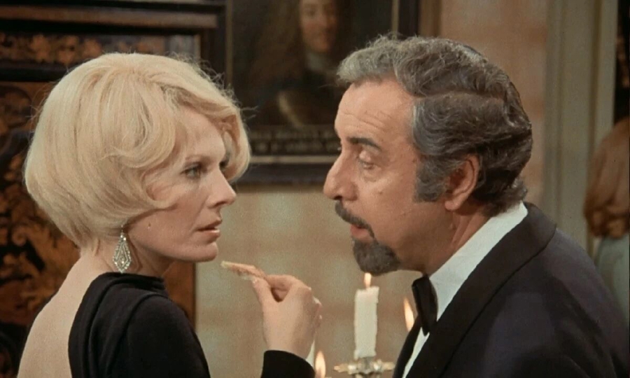 Escena de El discreto encanto de la burguesía (1972) de Luis Buñuel..jpg