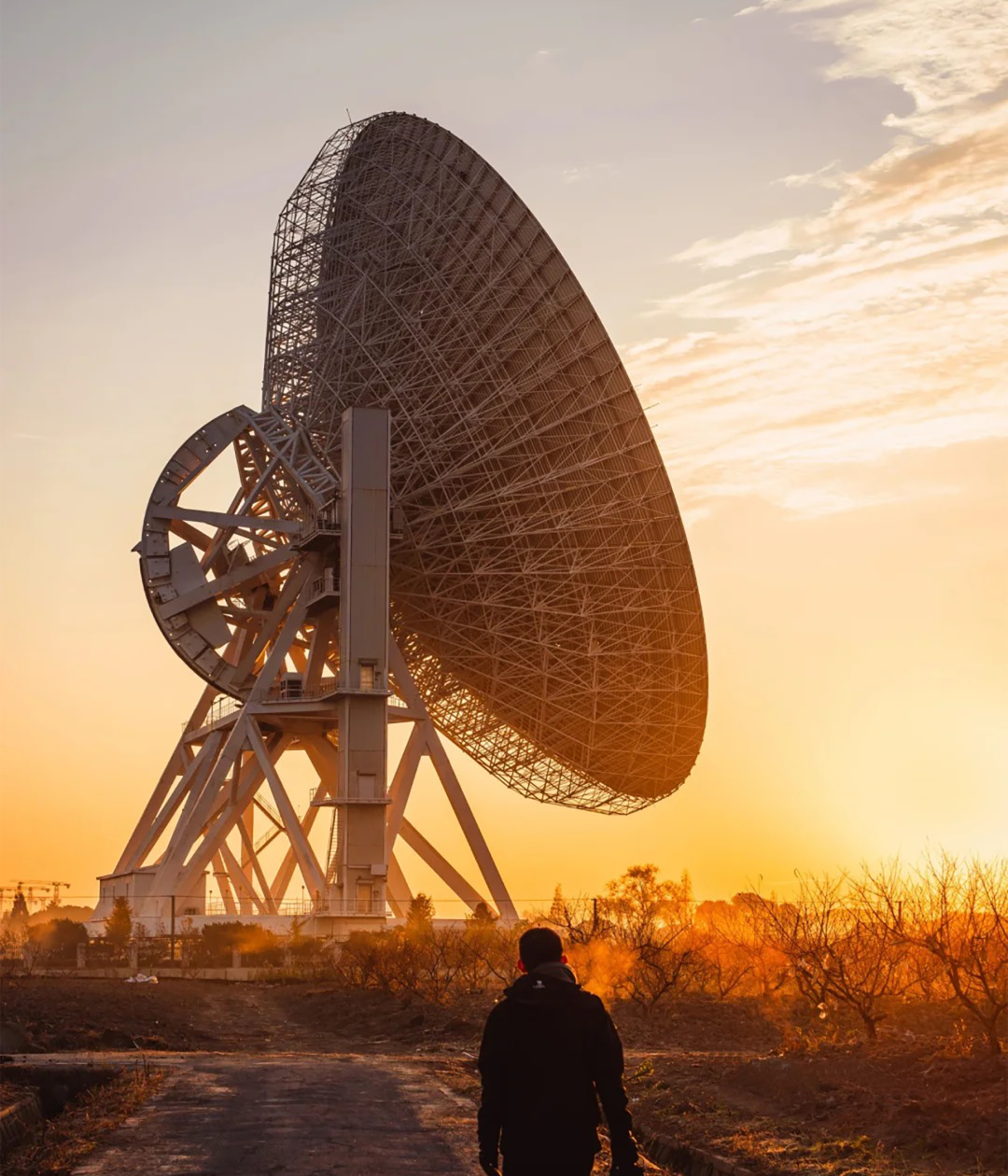 Los radiotelescopios totalmente orientables más grandes de Asia en la aldea de Tianma Xingkong.png