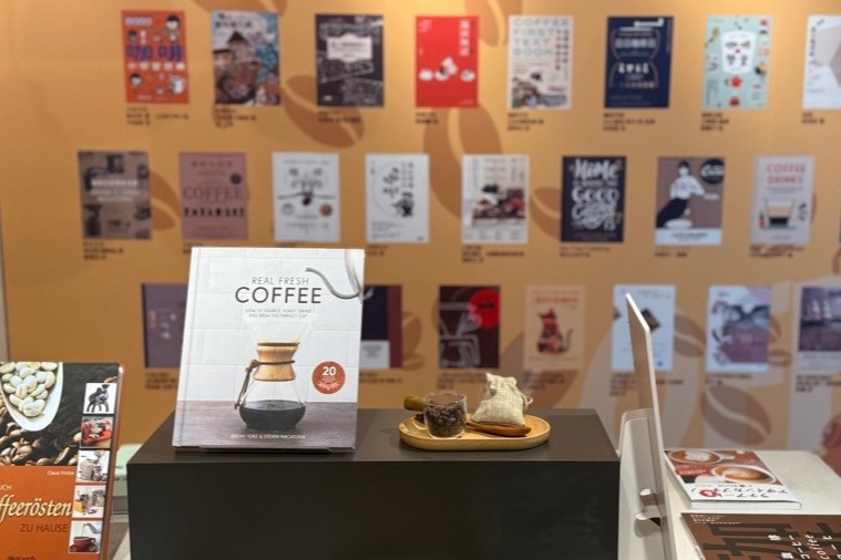 Los aromas de tinta y café se entrelazan en el aire de Shanghai