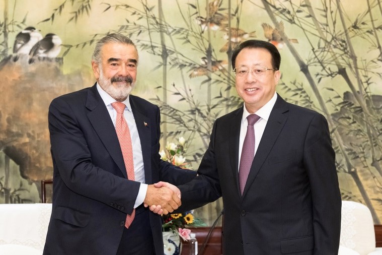 Alcalde de Shanghai se reúne con Luksic, impulsando futuras colaboraciones