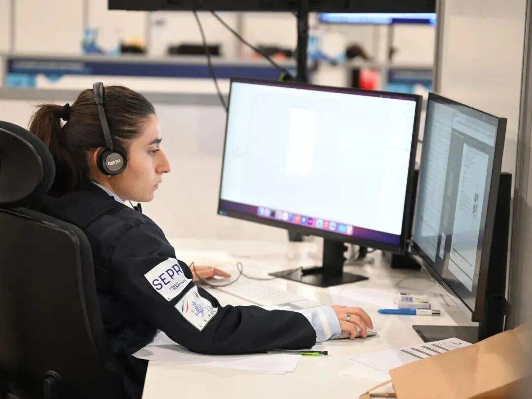 Una competidora realiza una tarea durante una edición anterior de la Competición WorldSkills..jpg