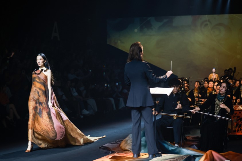 La Semana de la Moda de Shanghai Primavera/Verano 2027 concluye con éxito, mostrando nuevas dinámicas del sector