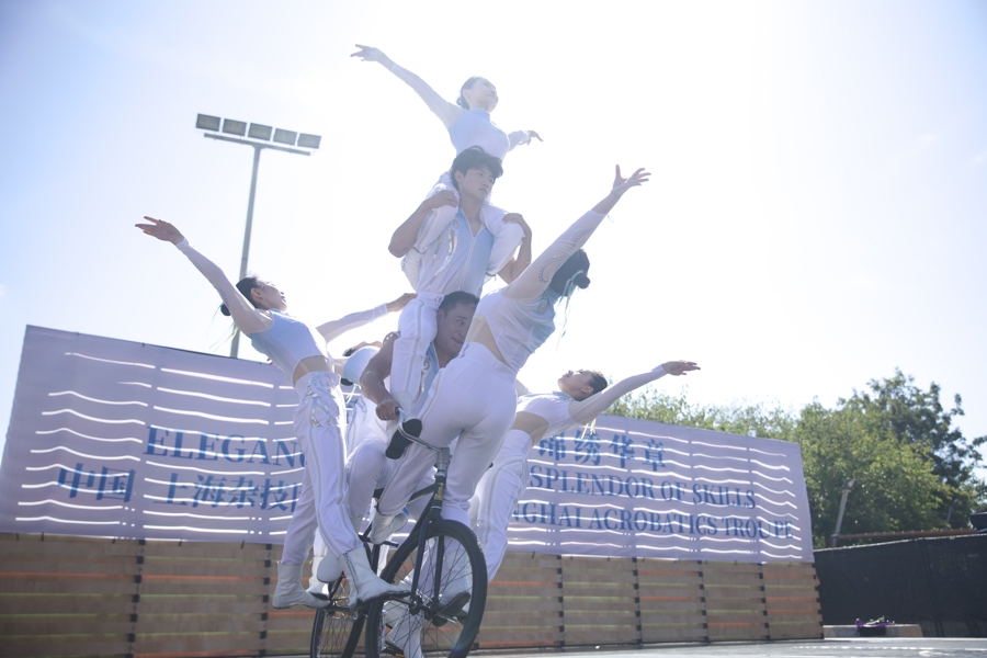 Los días 26 y 27 de septiembre, la Compañía Acrobática de Shanghai ofreció cuatro funciones en el Parque del Fórum.jpeg