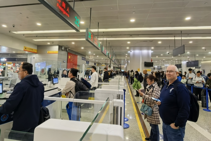 El aeropuerto de Pudong ha registrado más de 3 millones de viajes transfronterizos de extranjeros en lo que va del año