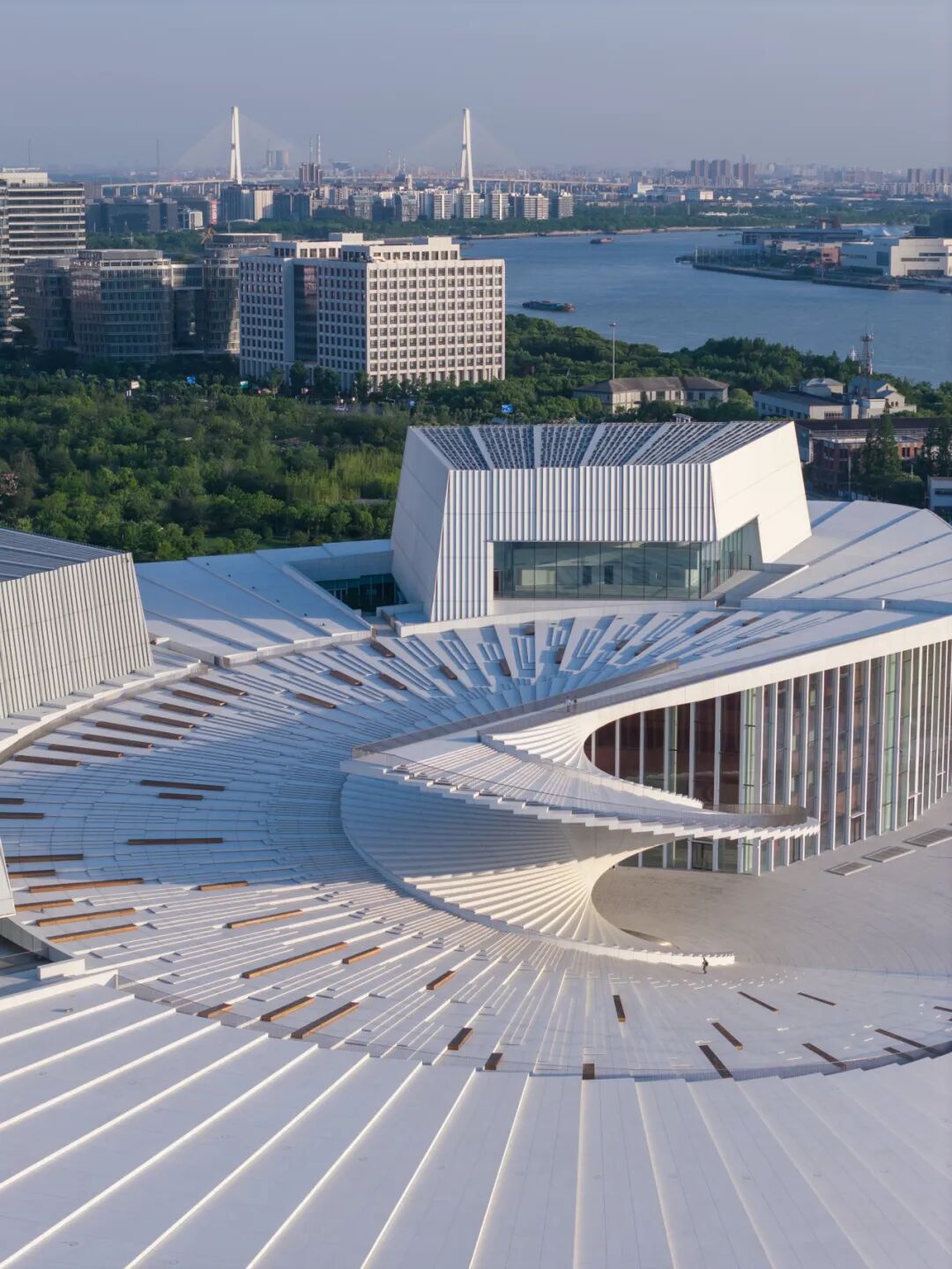 El exterior de la Gran Ópera de Shanghai..jpg
