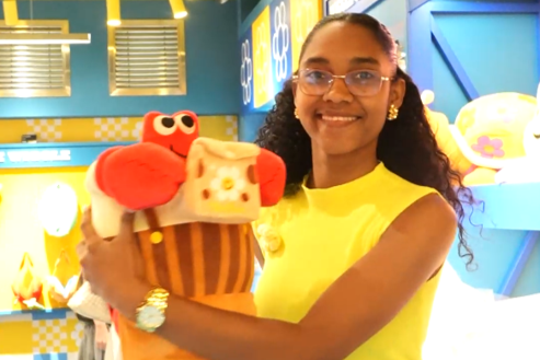 Explore Anfu Road junto con Pamela, una estudiante de Honduras