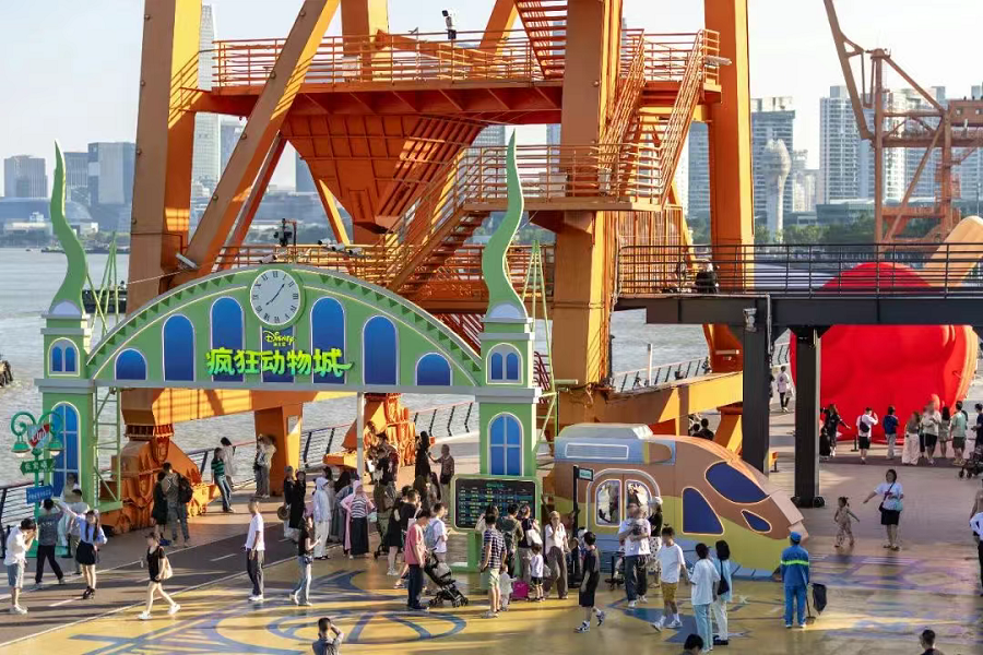 La entrada al país de las maravillas temático de Zootopia, situado en la ribera de Xuhui.png