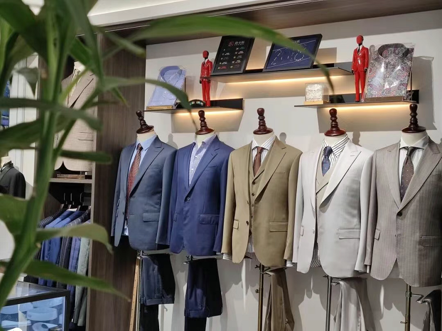 Se exhiben trajes de muestra.png