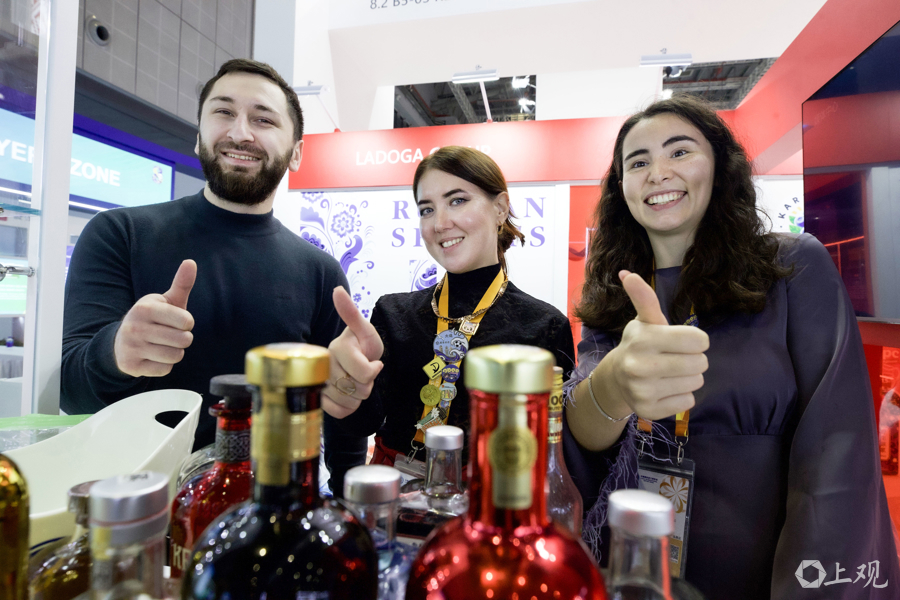 Expositores rusos.jpeg