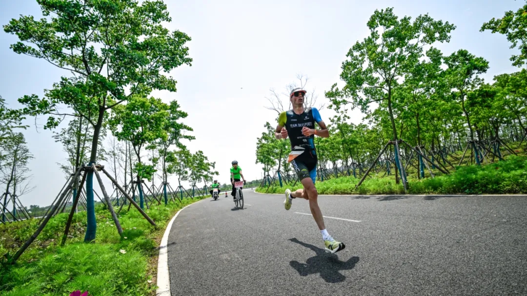 IRONMAN 70.3_副本.jpg