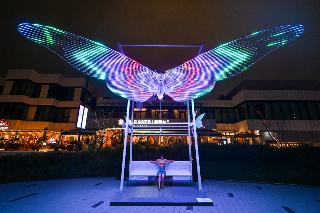 La instalación interactiva Columpio de mariposa.png