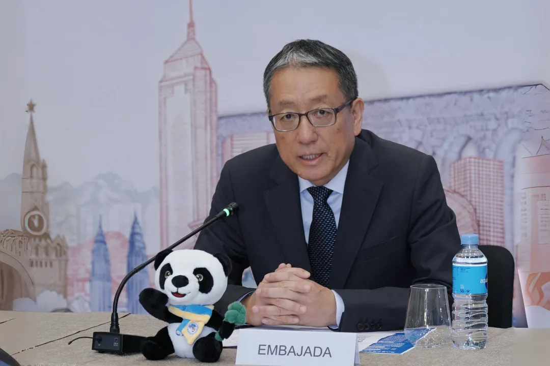 Chang Hexi, consejero económico y comercial de la Embajada de China en España, interviene en el seminario.png