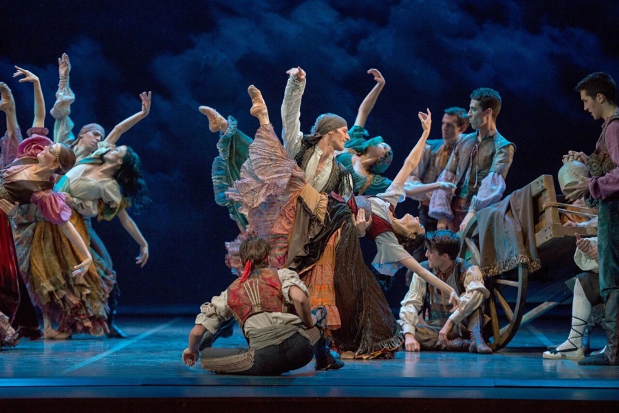 Escena del ballet Don Quijote, coreografiado por José Carlos Martínez y presentada por Compañía Nacional de Danza de España.jpeg