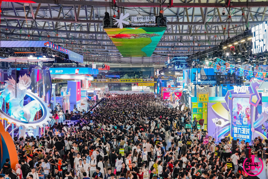 La multitud llena el recinto durante el evento ChinaJoy 2025.png