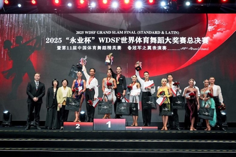 Atletas élite del baile deportivo se reúnen en Shanghai