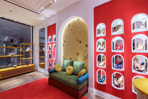 Christian Louboutin revela su tienda insignia global en Shanghai