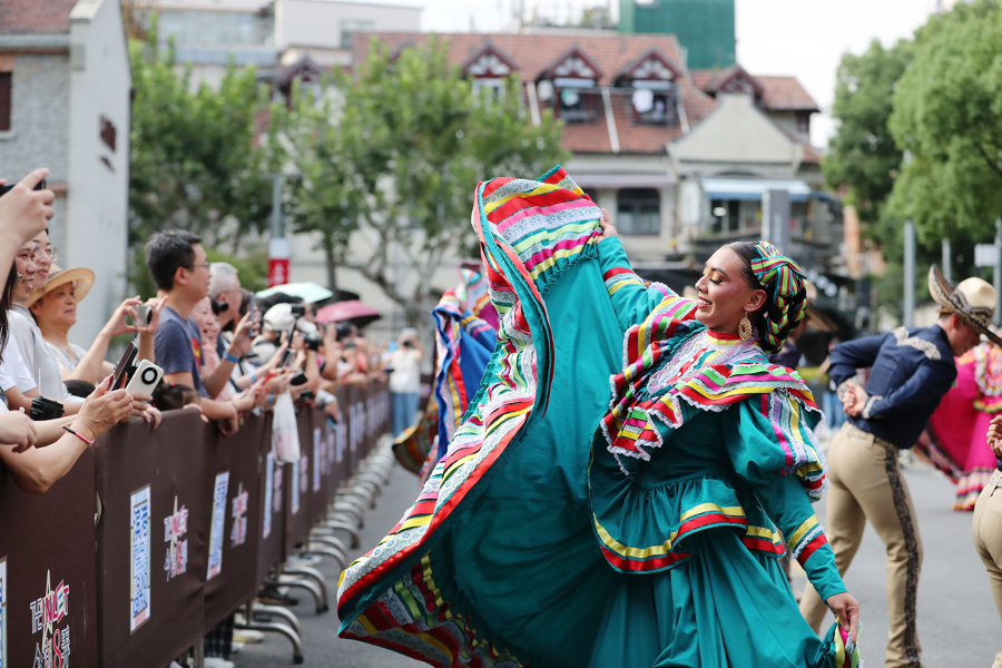 Ritmo, color y amistad: artistas mexicanos deslumbran en el Festival de Turismo de Shanghai
