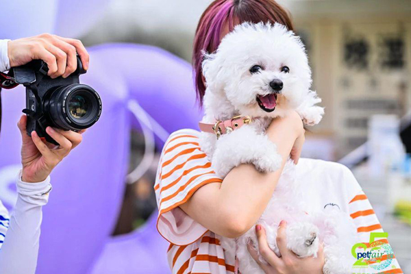 El Nuevo Centro Internacional de Exposiciones de Shanghai acoge un gran espectáculo de mascotas