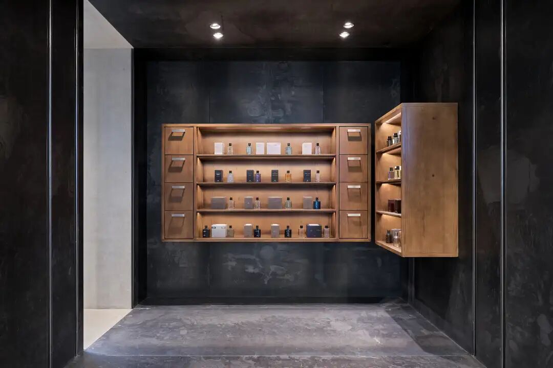 La sección de fragancias de la nueva tienda insignia de Zara en Middle Huaihai Road..jpg