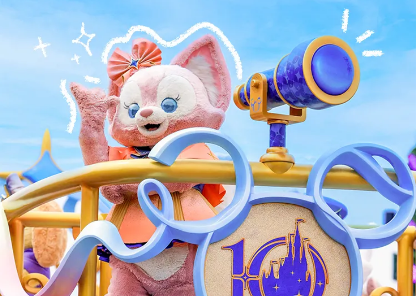 LinaBell posa en el Shanghai Disney Resort..png