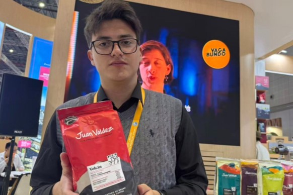 Joven colombiano prospera en Shanghai gracias a la creciente colaboración entre China y su país