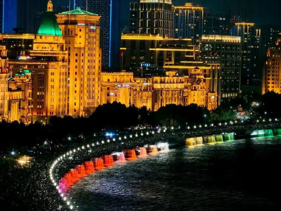 Las cascadas y la iluminación paisajística circundante antes de la renovación..jpg